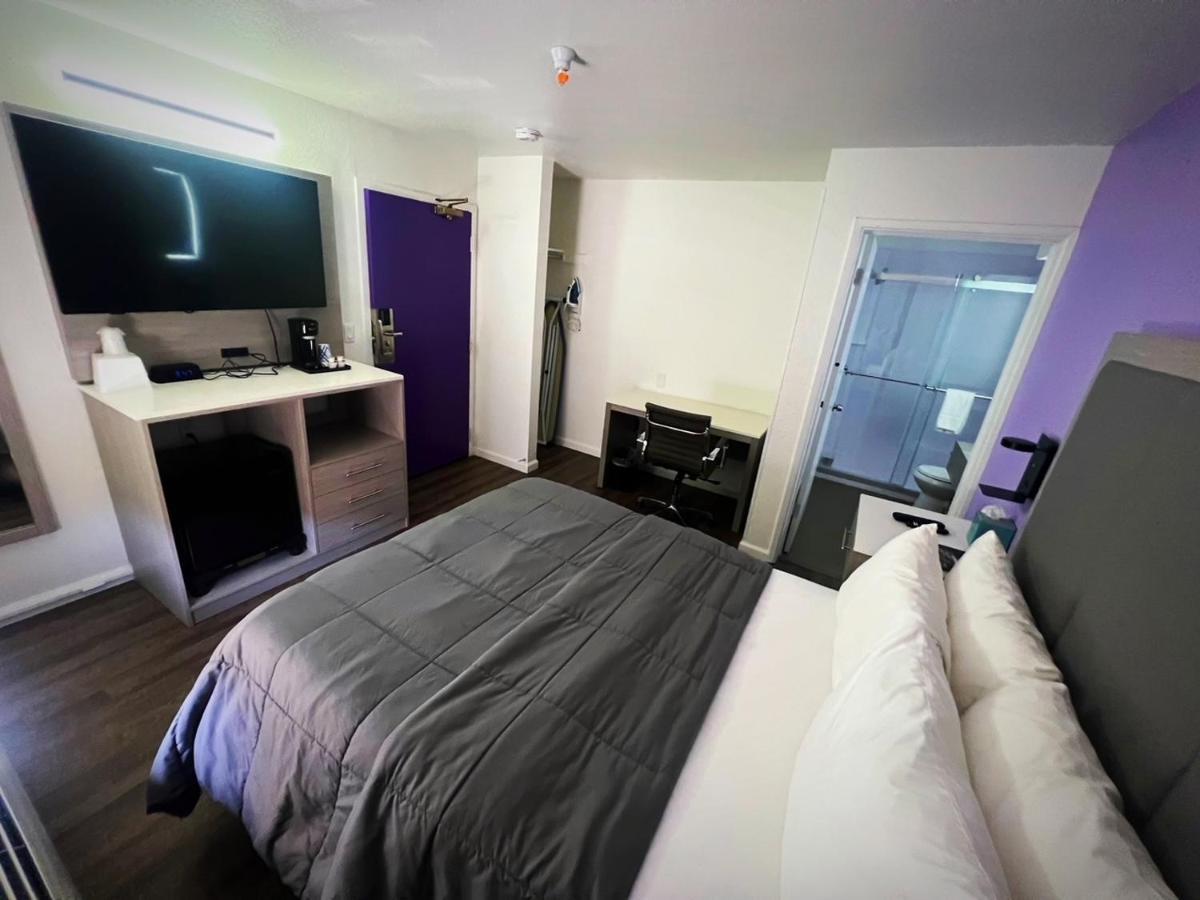Deluxe Room,1377635234:JPEG